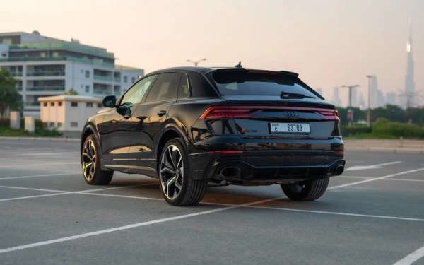 Black Audi RSQ8, 2023 Photo 2
