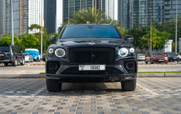 Black Bentley Bentayga, 2022 Photo 1