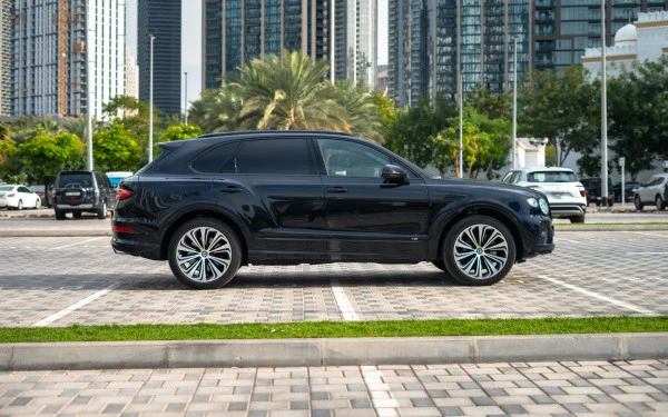 Black Bentley Bentayga, 2022 Photo 2