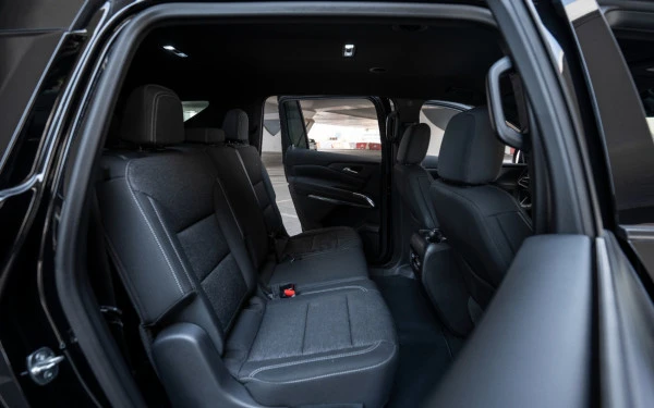 Black Chevrolet Traverse, 2026 Photo 5