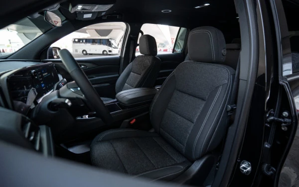 Black Chevrolet Traverse, 2026 Photo 9