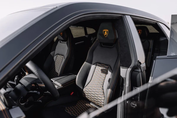 Black Lamborghini Urus MY20, 2025 Photo 1