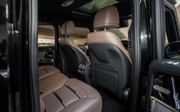 Black Mercedes G63 AMG, 2025 Photo 17