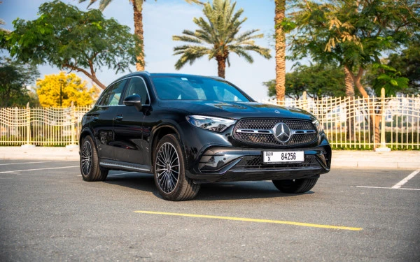Black Mercedes GLC 200 SUV, 2024 Photo 4