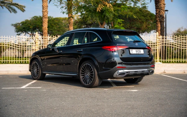 Black Mercedes GLC 200 SUV, 2024 Photo 9