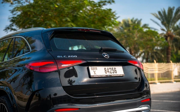 Black Mercedes GLC 200 SUV, 2024 Photo 10