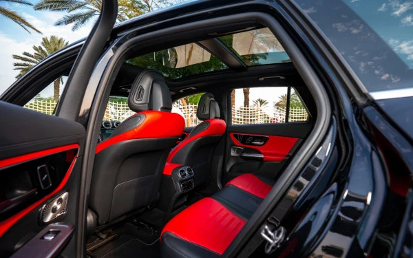 Black Mercedes GLC 200 SUV, 2024 Photo 11