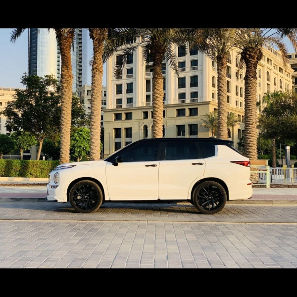 White Mitsubishi Outlander, 2025 Photo 4