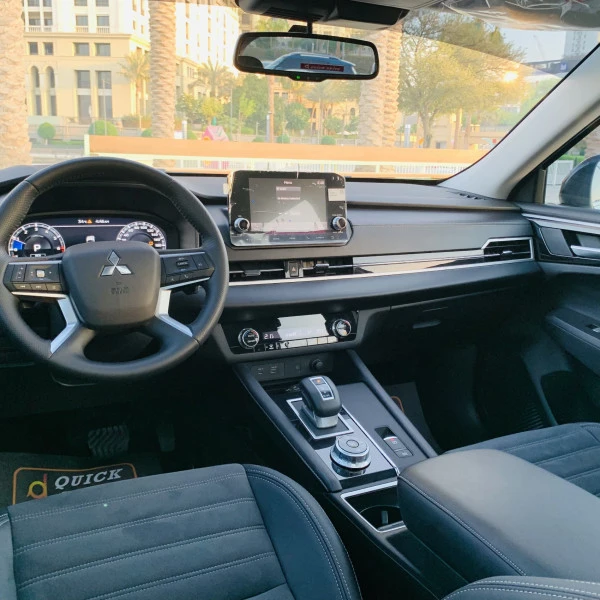 White Mitsubishi Outlander, 2025 Photo 6