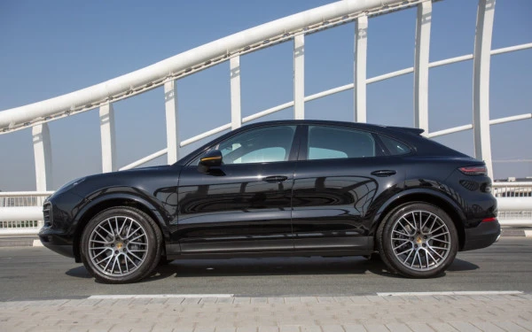 Black Porsche Cayenne coupe, 2022 Photo 2