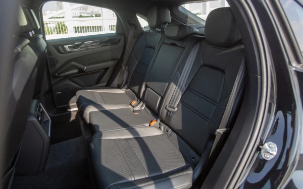Black Porsche Cayenne coupe, 2022 Photo 3