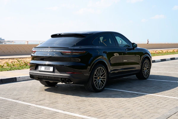 Black Porsche Cayenne coupe, 2022 Photo 5