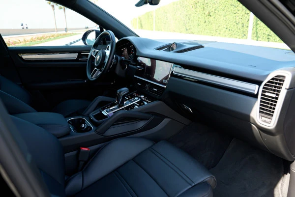 Black Porsche Cayenne coupe, 2022 Photo 8