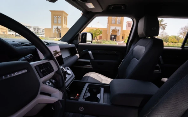 Dark Grey Range Rover Defender, 2022 Photo 3