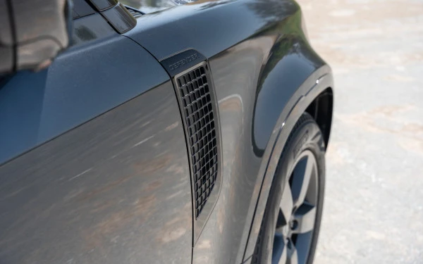 Dark Grey Range Rover Defender, 2022 Photo 6