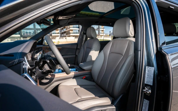 Grey Audi Q7, 2025 Photo 5