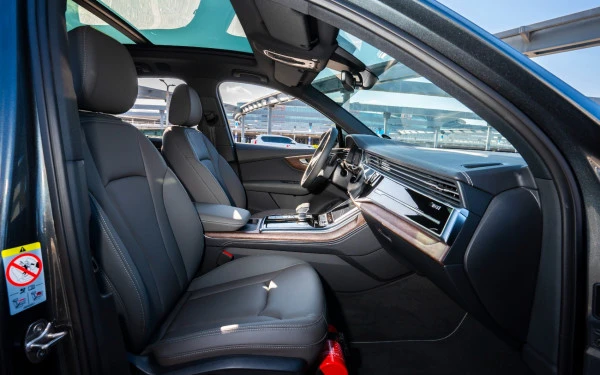 Grey Audi Q7, 2025 Photo 7