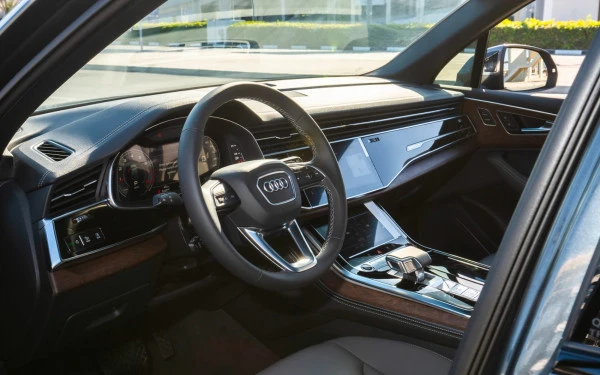 Grey Audi Q7, 2025 Photo 9