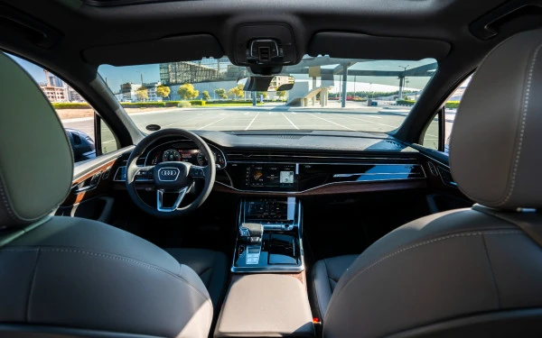 Grey Audi Q7, 2025 Photo 10