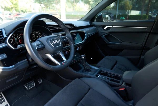 Grey Audi RSQ3, 2022 Photo 16