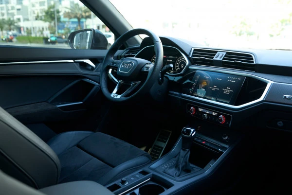 Grey Audi RSQ3, 2022 Photo 18