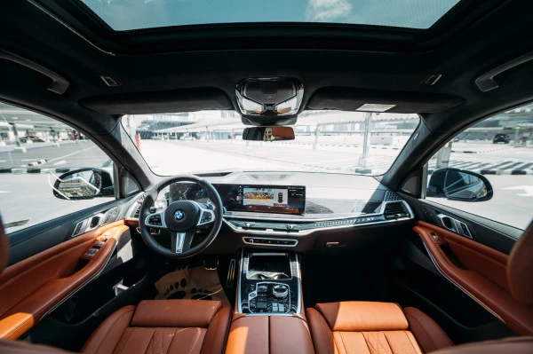 Grey BMW X7 40i, 2023 Photo 4
