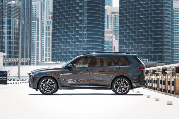 Grey BMW X7 40i, 2023 Photo 1