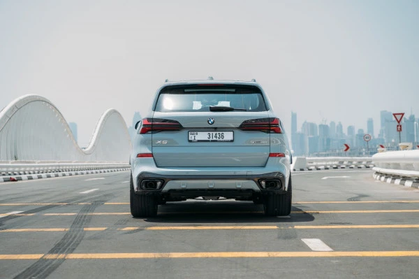 Grey BMW X5, 2024 Photo 2
