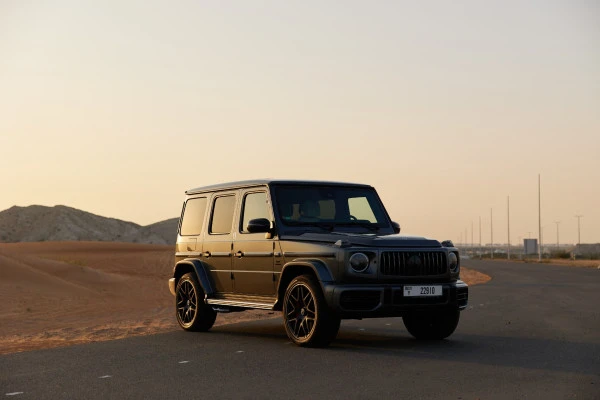 Grey Mercedes G63 AMG, 2023 Photo 2