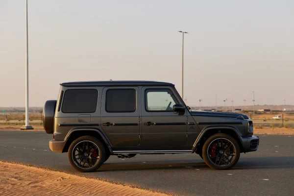 Grey Mercedes G63 AMG, 2023 Photo 3