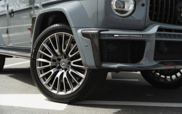 Grey Mercedes G63 AMG, 2025 Photo 1