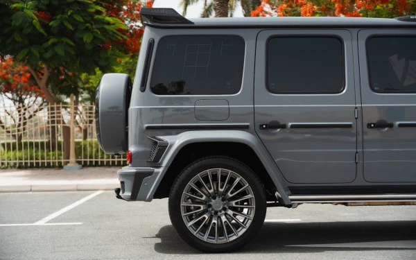 Grey Mercedes G63 AMG, 2025 Photo 5