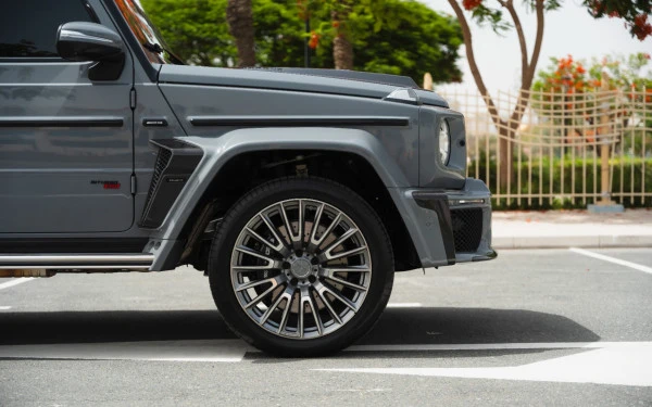 Grey Mercedes G63 AMG, 2025 Photo 6