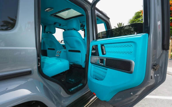 Grey Mercedes G63 AMG, 2025 Photo 13