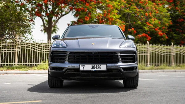 Grey Porsche Cayenne coupe, 2022 Photo 1
