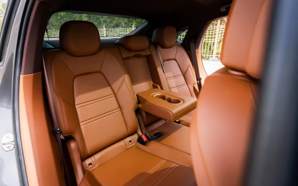 Grey Porsche Cayenne coupe, 2022 Photo 5