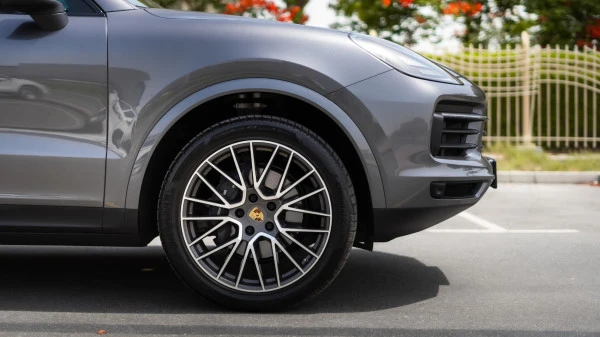 Grey Porsche Cayenne coupe, 2022 Photo 7