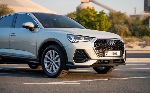 Silver Audi Q3 Sportback, 2025 Photo 2