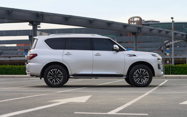 Silver Nissan Patrol Platinum V6, 2024 Photo 2