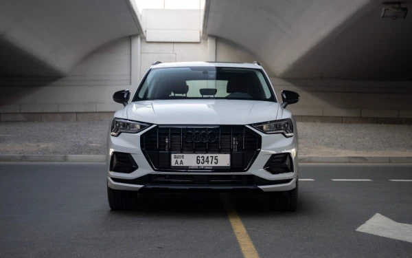 White Audi Q3, 2024 Photo 3