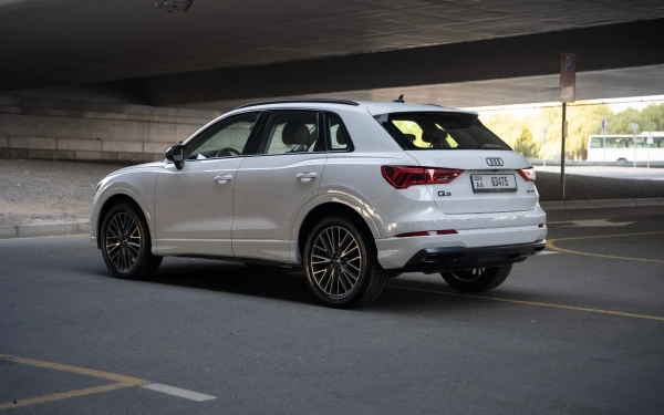 White Audi Q3, 2024 Photo 5