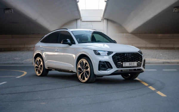 White Audi Q5 Sportback, 2025 Photo 3