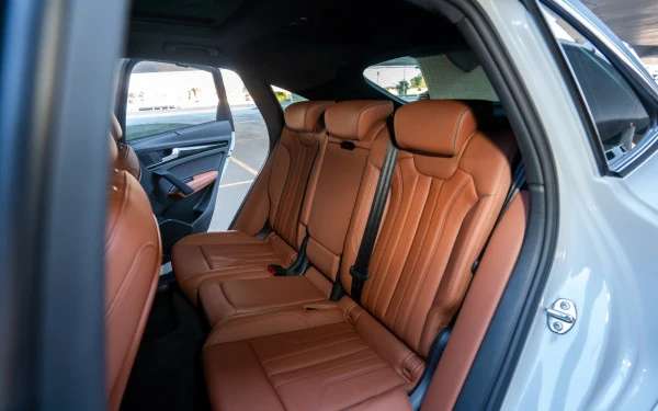 White Audi Q5 Sportback, 2025 Photo 7