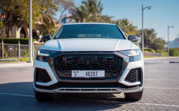White Audi RSQ8, 2021 Photo 1