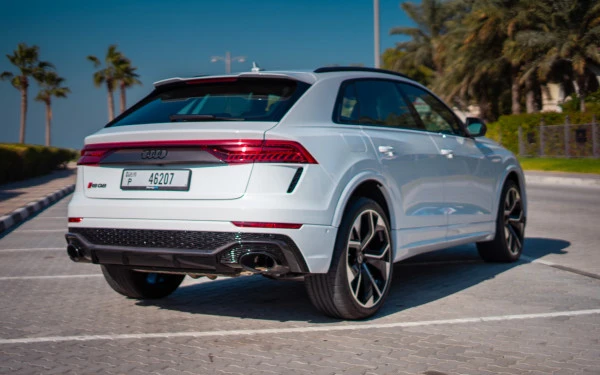 White Audi RSQ8, 2021 Photo 2