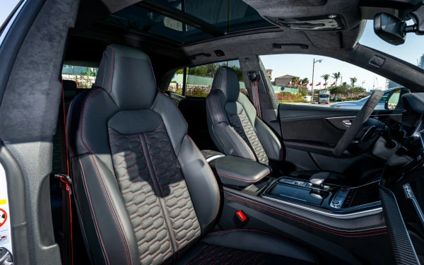 White Audi RSQ8, 2021 Photo 4