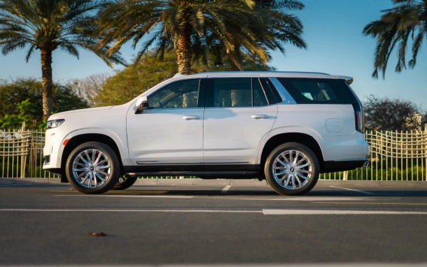 White Cadillac Escalade, 2021 Photo 1