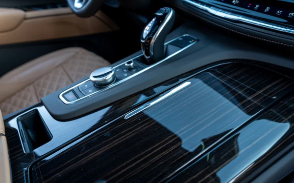 White Cadillac Escalade, 2021 Photo 3