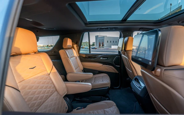 White Cadillac Escalade, 2021 Photo 4