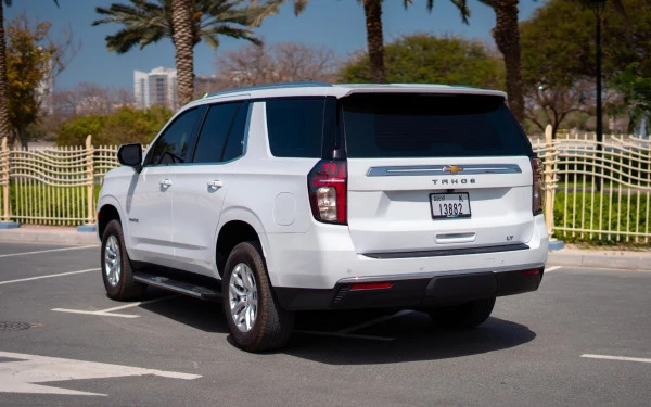 White Chevrolet Tahoe, 2021 Photo 1